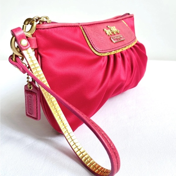 COACH AMANDA SATIN CAPACITY WRISTLET MAGENTA AND GOLD SATIN 42032 $118 NEW - Picture 10 of 14